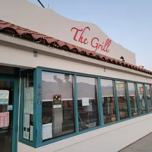 the outside of the restaurant