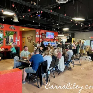 a large group of people eating