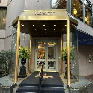 the entrance to the restaurant