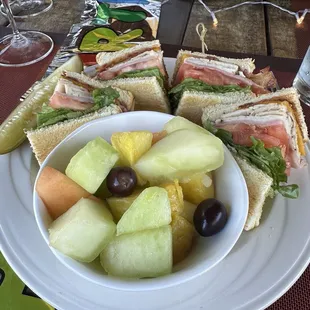 Club Sandy with a side of fruit