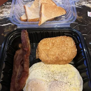 American breakfast w/bacon $18
