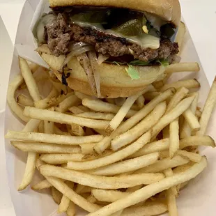 Spicy jalapeño burger (single) + Hustle fries