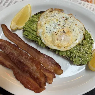 avocado egg toast &amp; bacon