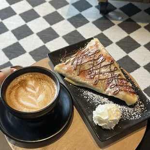 Latte with banana and Nutella crêpe