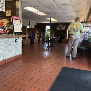 the inside of a fast food restaurant