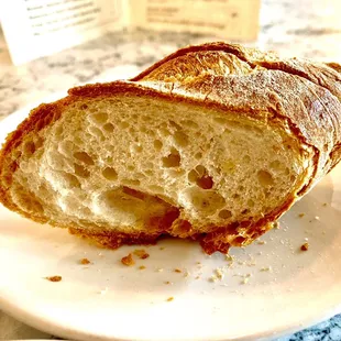 Bagget crust so right, it makes the center jealous.  Possible, not possible.