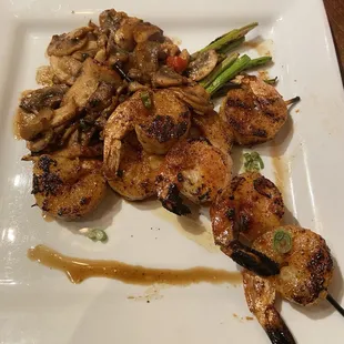 Grilled Shrimp with Mushrooms and Asparagus