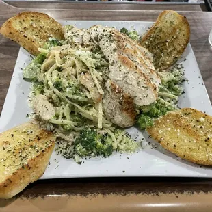 Chicken broccoli Alfredo