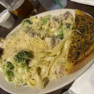 Fettuccine Alfredo with chicken breast and broccoli