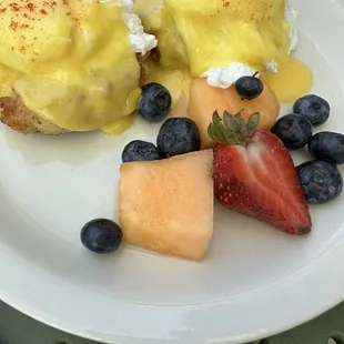 Crab cake benedict