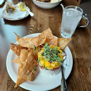 Absolutely fantastic layers of crabmeat, red onion, red pepper, avocado, and mango all topped off with fresh greens. Taste buds treat!