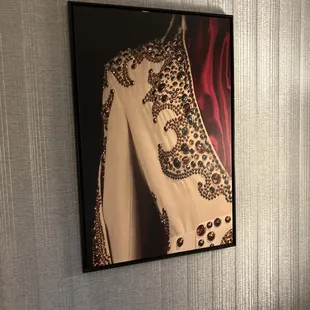 Jumpsuit picture decor