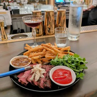 Steak frites w/sauce on side