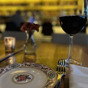 Bar with Pino Noir happy hour