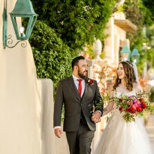 Lots of greenery in and outside of the venue. Great photo opportunities all around! (Jason Burns Photography)