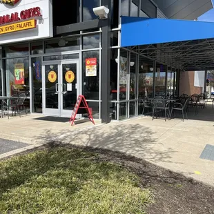 outside, ramen and noodles