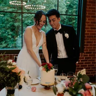 Couple cutting cake