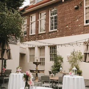 The courtyard, set up for a cocktail hour reception. Photo by Jessica Wood.