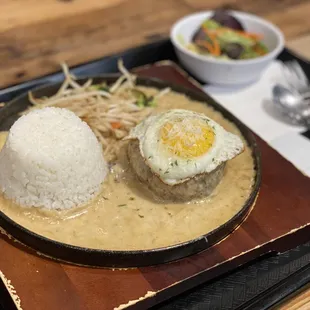 Hamburger steak with cream sauce