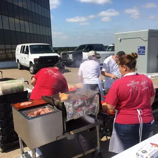 Made to order burgers and chicken sandwiches--delicious