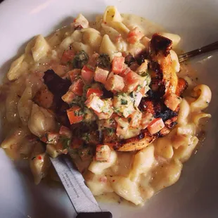Smoked Gouda and bacon mac n' cheese w/ grilled chicken topped w/ tomato relish. Was amazing.