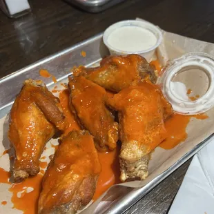 fried chicken wings, chicken wings and fried chicken, bbq wings, chicken wings, food, chicken, poultry, fried chicken, bbq chicken