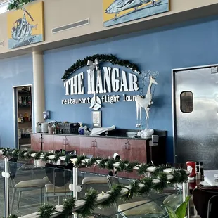 the hangar restaurant and flight lounge