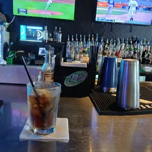 Plenty of big screens and natural lighting