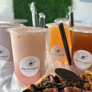 food, dough desserts, donuts