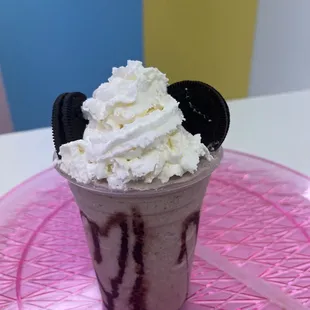 Cookie and Crème Milkshake