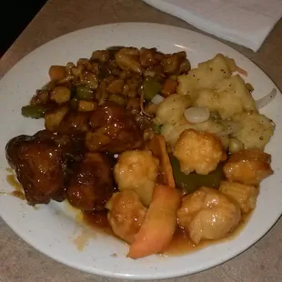 Cashew Chicken; Crispy Flounder; Shrimp Tofu w/ Mixed Vegetables; &amp; General Tso's Chicken.