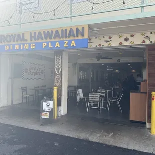 Enter here to find the food stall