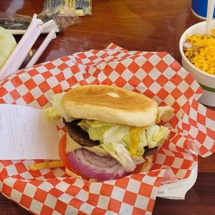 Cheeseburger, Chilli n cheese, family fries!