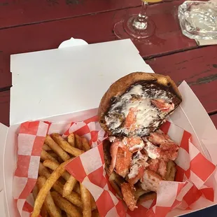 Happy Lobster roll