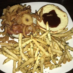 Crispy BBQ burger with fries