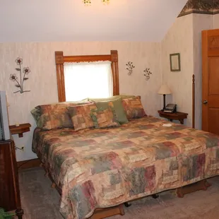 Garden Room(bedroom-king, spa tub, private bath/shower, living room).