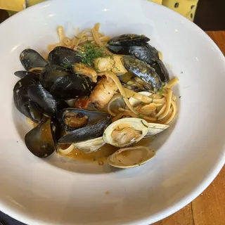 Seafood Fettucini