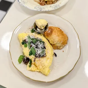 Mushroom omelette with biscuit IG: michellelieats