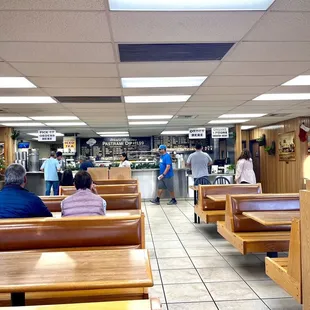 Insisting dining