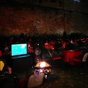 Monday night Football viewing for the Dolphins v Saints game!