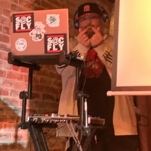 DJ