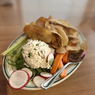 IG: @foodsnoblegacy smoked whitefish spread and chips