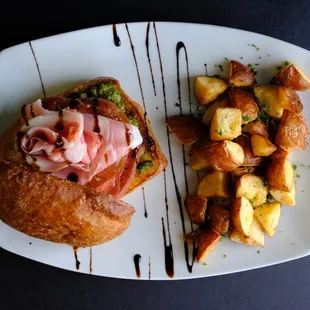 a plate of food with potatoes and ham