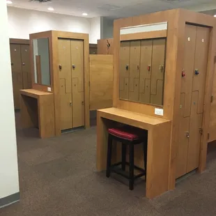 Lockers and vanities in women&apos;s locker room