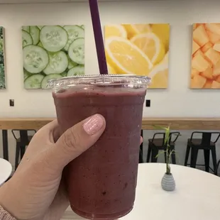 Smoothie: Berry Acai with added mango