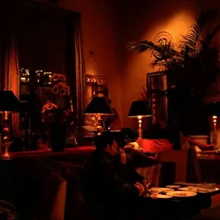 cool romantic atmosphere...great live jazz on weekends...