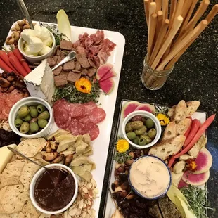 We love a yummy cheese platter!