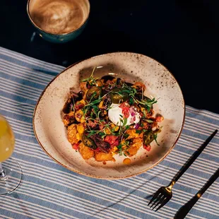 Tater Tot Nachos (braised short rib, jalapeno, cheese sauce, pico de gallo, &amp; sour cream)