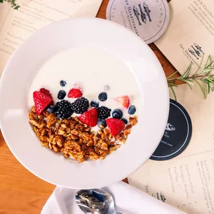 a bowl of cereal and berries