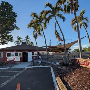 the outside of the restaurant